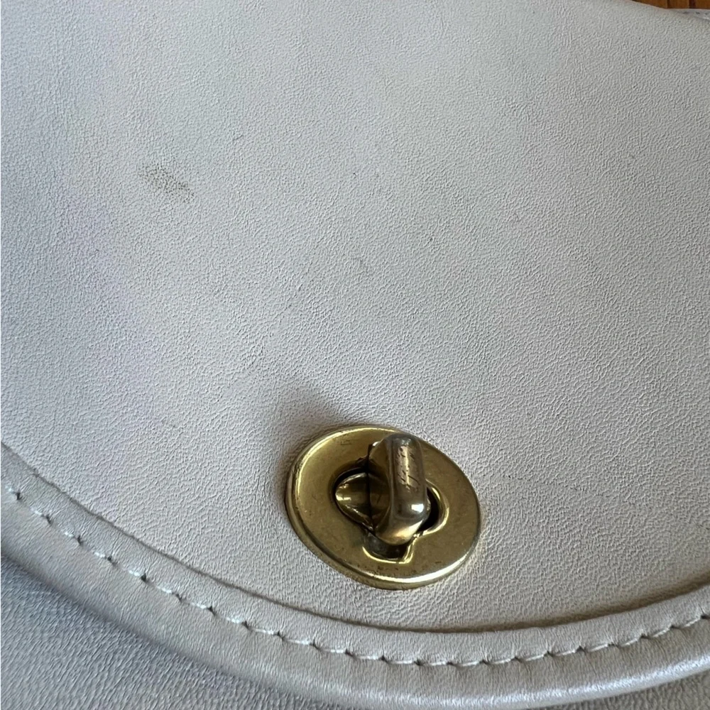⚪️COACH: White vintage Legacy flap purse, crossbody w/metal turn lock, preowned